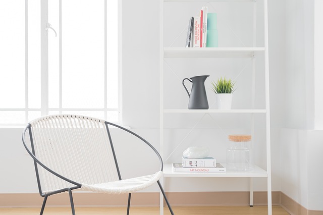 A small book shelf with decorations 